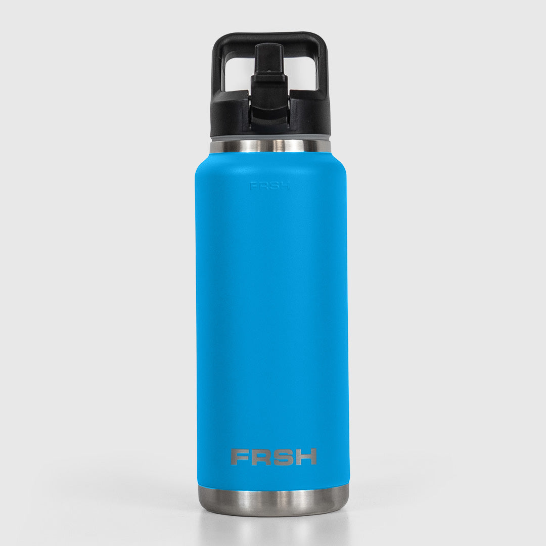 Light blue FRSH water bottle with a 750ml capacity and sip lid, designed for convenient hydration.