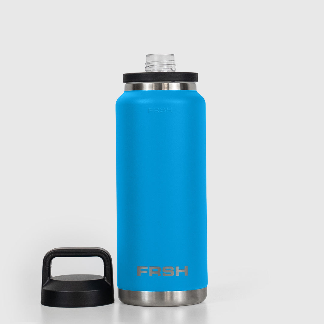 Light blue 1000ml FRSH bottle with chug lid, featuring a durable design and large capacity for drinks.